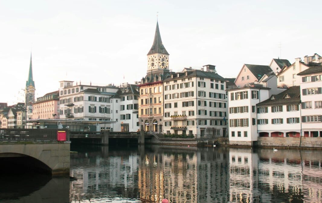 Zurique retoma título de cidade mais inteligente do mundo em 2024, enquanto Santiago lidera na América Latina